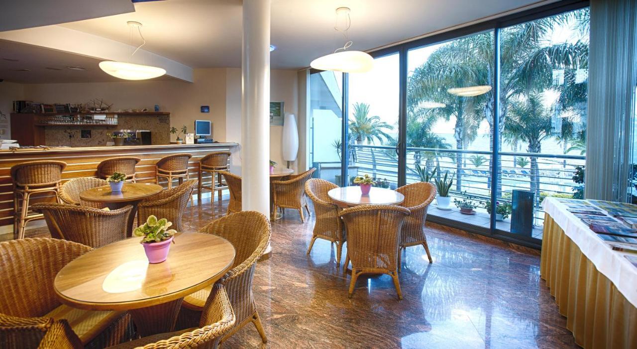Hotel Miami Mar Sant Carlos de la Ràpita エクステリア 写真